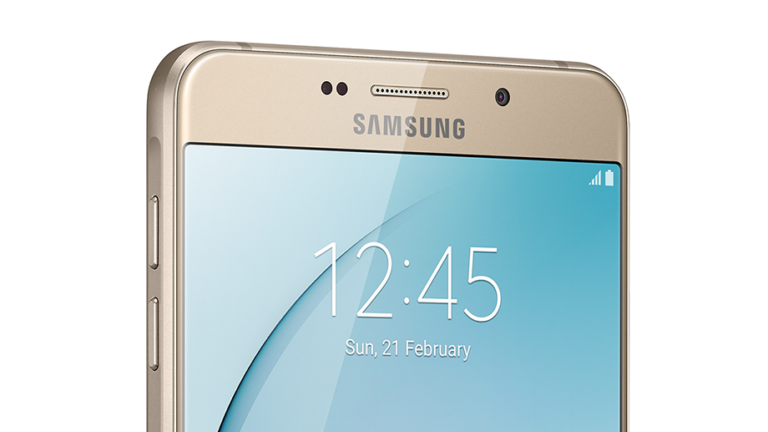 Patru experimente cu Samsung Galaxy A9 (Filme, Jocuri, Selfie, Aplicații)