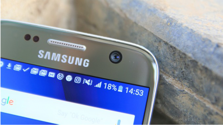 Samsung Galaxy S8 dotat cu o cameră frontală cu autofocus