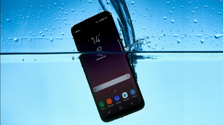 Da, Galaxy S8 este rezistent la apă, dar NU la orice fel de lichid!