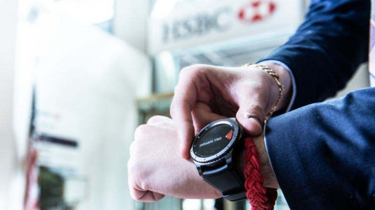 Smartwatch-uri Gear S3 pentru a ajuta serviciul clienți HSBC