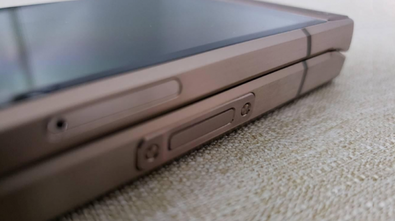Telefonul cu clapetă Samsung W2019 va fi anunțat pe 9 noiembrie