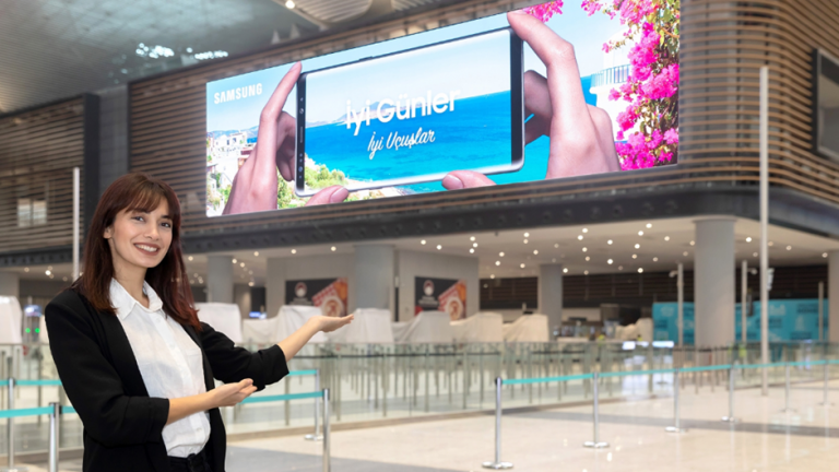 Cel mai mare afișaj Samsung SMART Signage la aeroportul din Istanbul