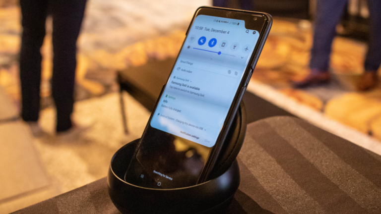 Prototipul telefonului Samsung 5G prezentat în Hawaii