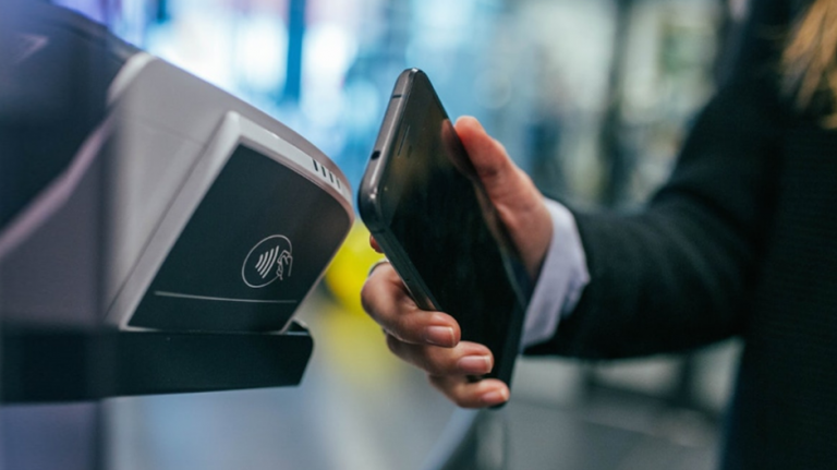 Biletul la metrou în Franța plătit cu smartphone-uri Samsung