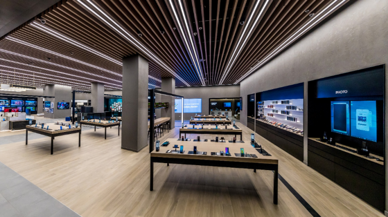 Samsung a deschis un magazin multi-experiență în Dubai Mall