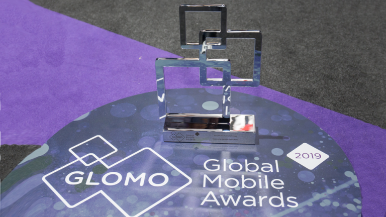 Samsung Galaxy Watch a primit Global Mobile Awards la MWC 2019