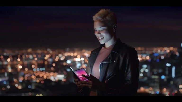 Smartphone-ul Galaxy Fold apare într-un scurt videoclip oficial