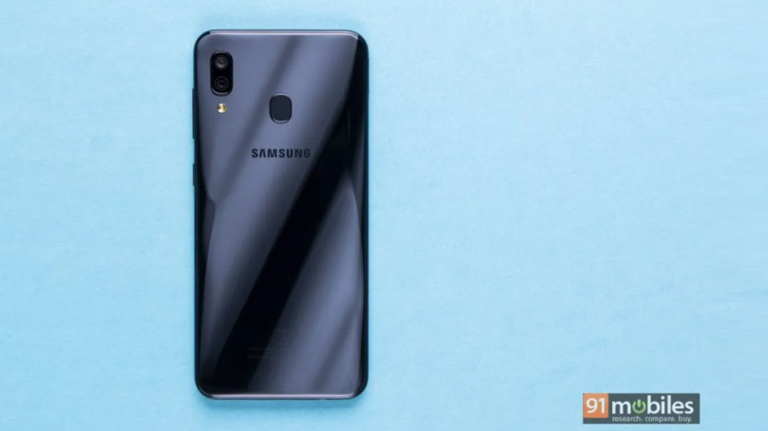 Samsung Galaxy A30s cu triple-camera la spate și afișaj Infinity-V