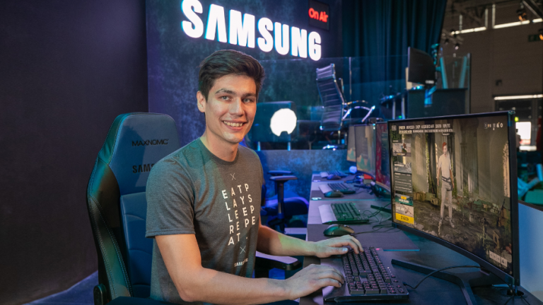 Samsung a lansat monitorul curbat CRG5 în Europa, la Gamescom 2019
