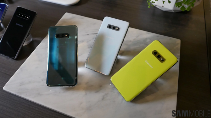 Galaxy S10 Lite care vine in mai multe culori familiare