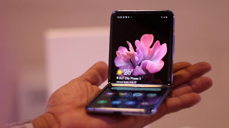 Samsung aparent lucrează la Galaxy Z Flip 2, un telefon pliabil mai ieftin