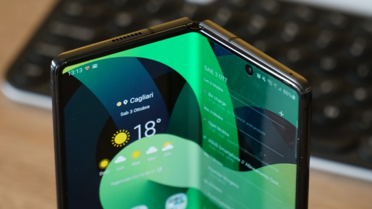 Samsung Galaxy Z Fold 3 poate fi primul telefon cu o cameră in-display