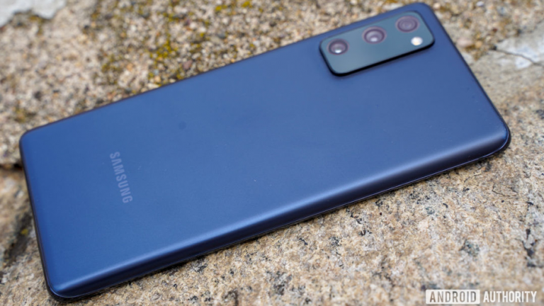 Samsung a lansat discret un nou model Galaxy S20 FE 4G
