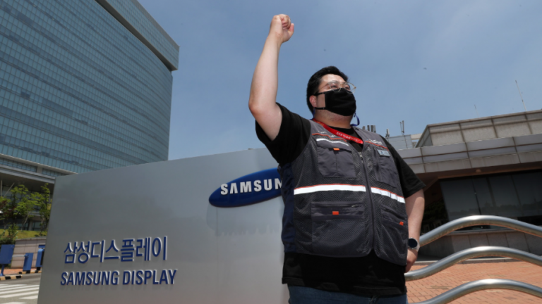 Lucratorii Samsung Display lanseaza prima greva din istoria companiei