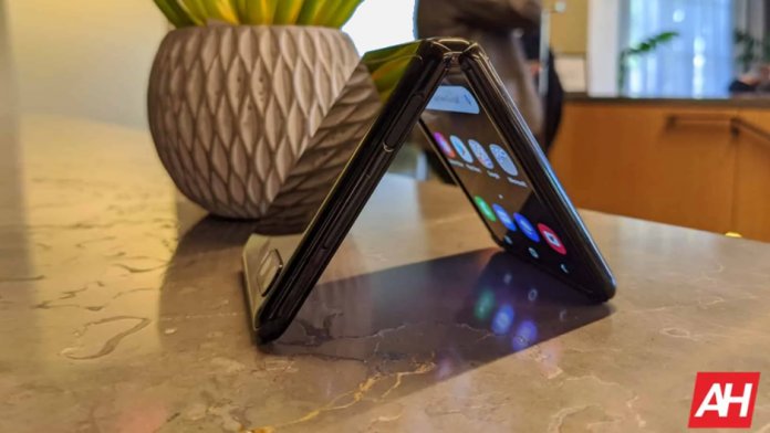 Galaxy Z Flip 5G primeste actualizarea de securitate din octombrie