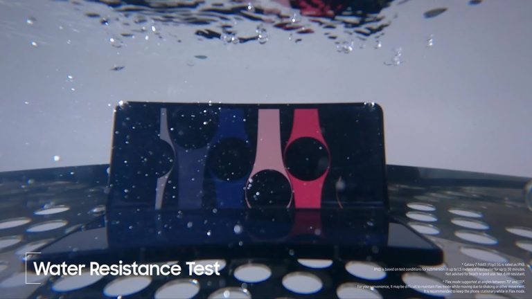 Iată cum se testează Galaxy Z Fold 3 și Flip 3 pentru rezistența la apă!