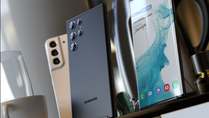 Samsung Galaxy S22 Ultra cu imaginea de fundal oficiala