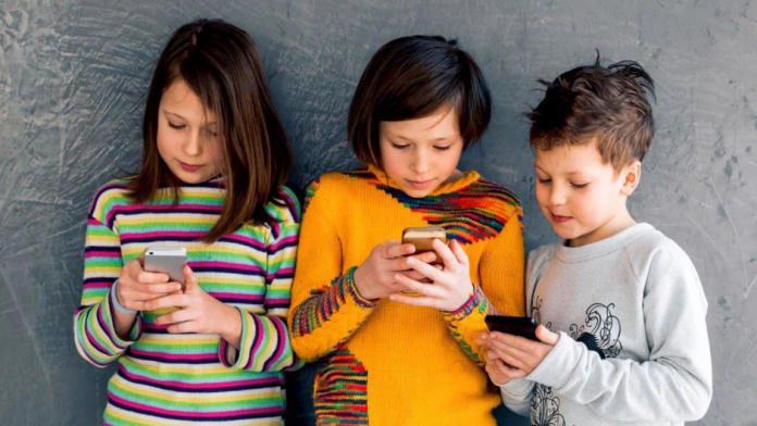 La ce varsta ar trebui sa cumperi copilului tau un smartphone