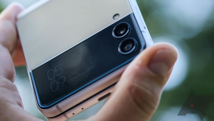 Samsung Galaxy Z Flip 4 va avea o baterie ceva mai mare