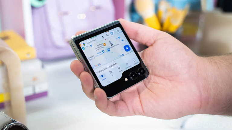 Google Maps si Messages functioneaza pe afisajul extern al Galaxy Z Flip 5