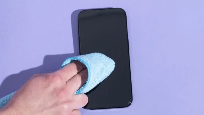 Curățarea unu telefon Samsung Galaxy