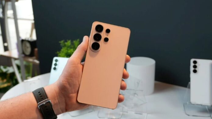 Samsung Razr Galaxy-S26-Ultra-pink-gold
