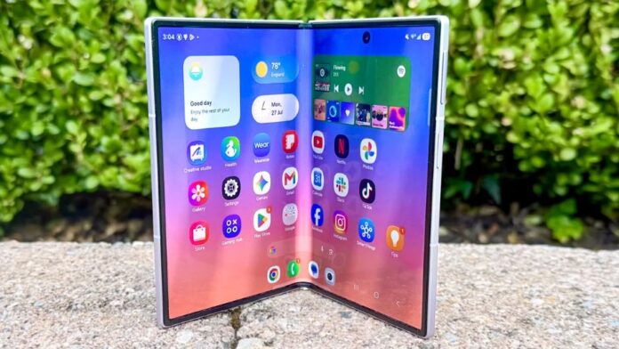 Galaxy Z Fold 8 Apple iPhone Duo Galaxy Z Fold 8 Apple iPhone Duo